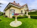 Dom z pięknym ogrodem, ponadczasowa klasyka - zdjęcie 1